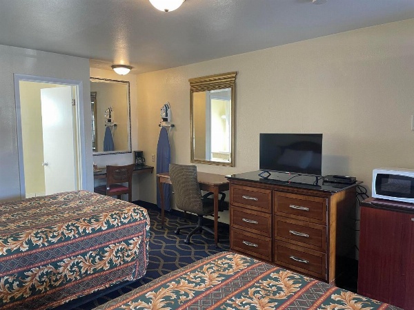 Holiday Motel Oakdale image 11