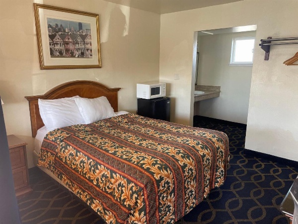 Holiday Motel Oakdale image 15
