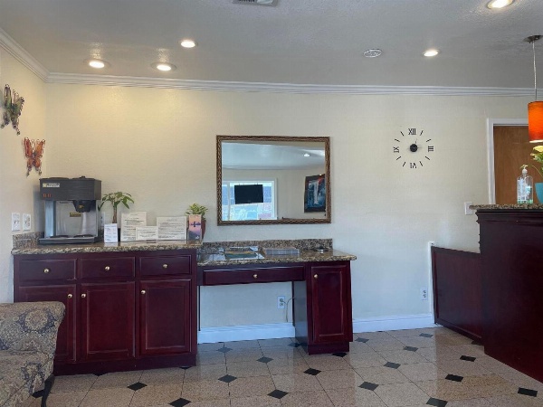 Holiday Motel Oakdale image 18
