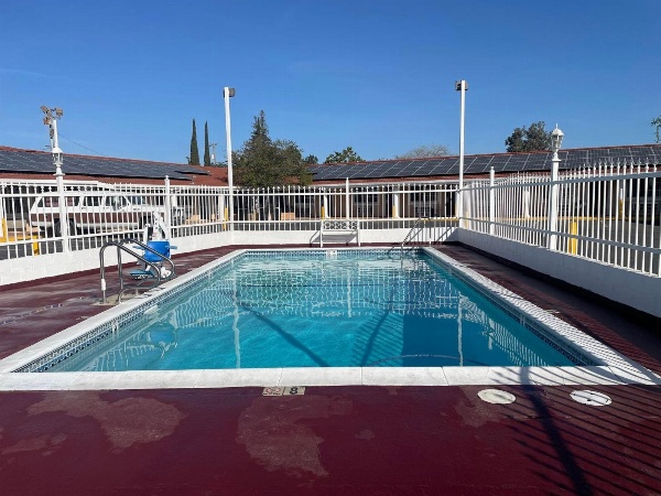 Holiday Motel Oakdale image 19