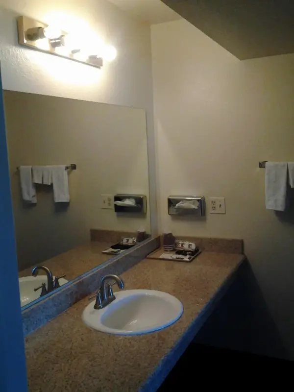 Holiday Motel Oakdale 4